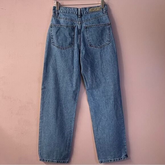 Cotton On Medium Wash Blue Ripped Knee Loose Straight Jean Size 4 EUC - Picture 10 of 11